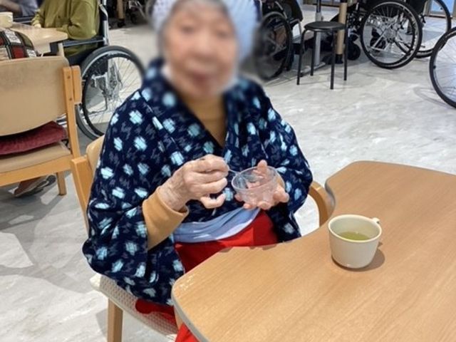 明るい共用エリア ダイニングルーム 明るく開放的な空間で、快適にお茶の時間を楽しむことができるスペースです。