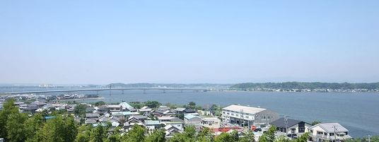 広がる景色の中庭  
