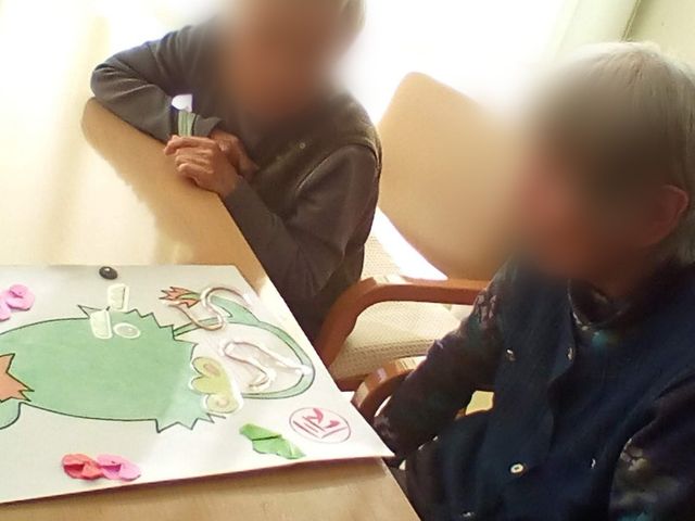 アクティビティの場面 多目的室 参加者同士で創作活動を楽しめる場です。明るい空間で交流を深められます。
