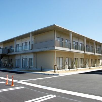 日差しが心地よい建物の外観