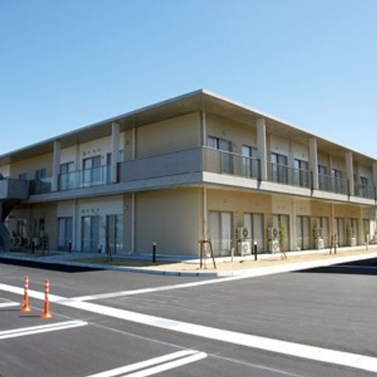日差しが心地よい建物の外観
