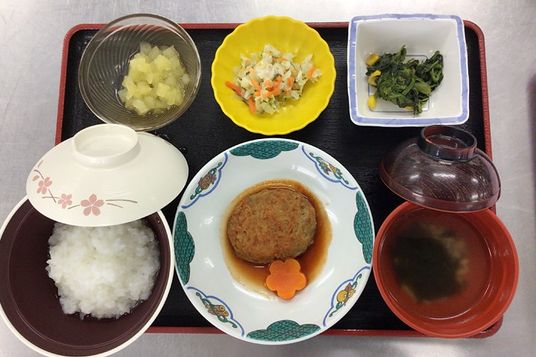 食事のトレイ