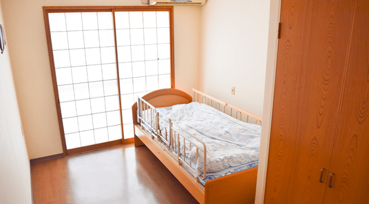 日差し差し込む居室