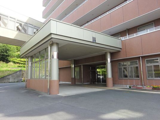 建物の正面玄関