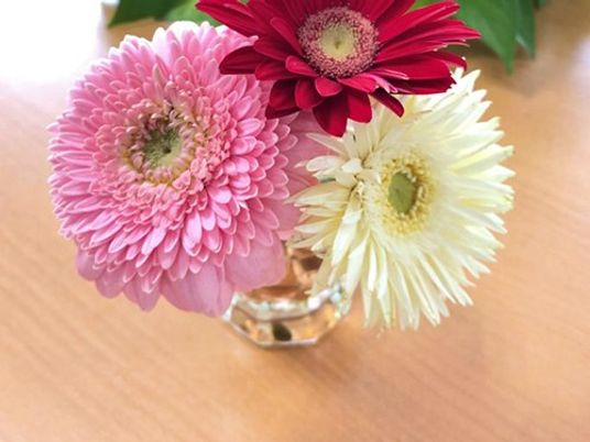 花の飾り付けのテーブル  