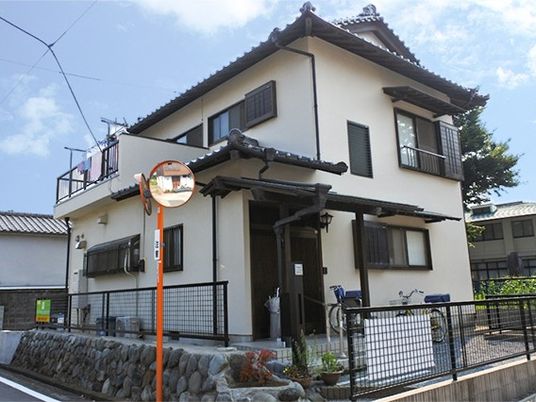 和風の外観の建物  