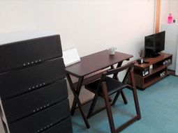 居室の家具とテレビ