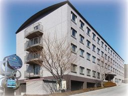 明るい建物の外観