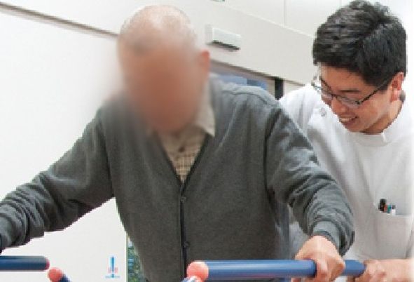 笑顔の介護スタッフ