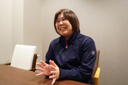 笑顔のスタッフのポートレート