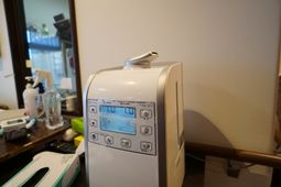 白い加湿器とその周辺