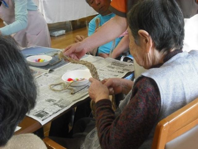 手芸を楽しむ活動室 レクリエーション 集いの場での手芸活動、心豊かな創造時間を提供します。