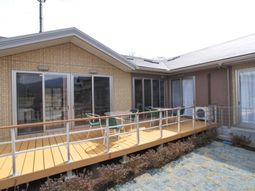 明るいテラス付き建物