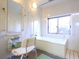 清潔感のある浴室空間