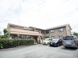 広々とした外観の建物