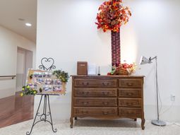 暖かみのあるエントランス装飾