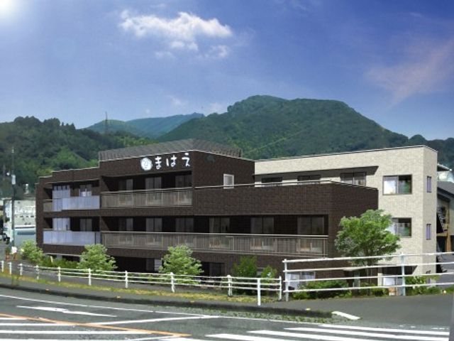 緑豊かな外観の建物 外観 自然に囲まれた建物は、のどかな環境で働きたい方に理想的です。周辺の緑と調和するデザインが特徴です。