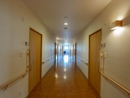 明るい廊下の様子