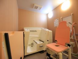 清潔な介護浴室