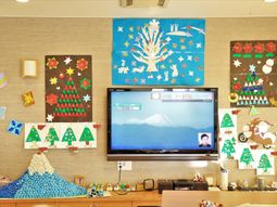 壁飾り付き共有スペース