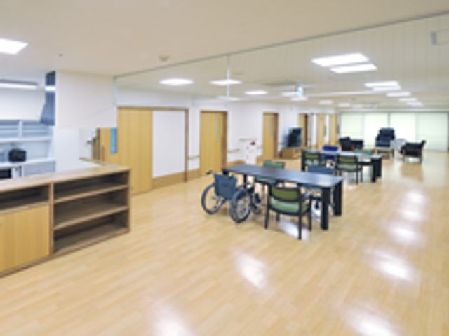 広々とした多目的室 多目的室 自然光が差し込む明るい多目的室です。車椅子でも利用しやすいスペースがあります。