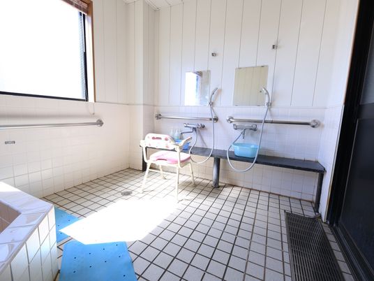 バリアフリー対応の浴室