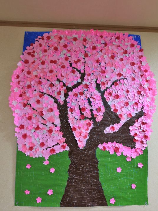 紙で作られた桜の木