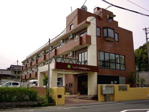 レンガ調の建物外観  