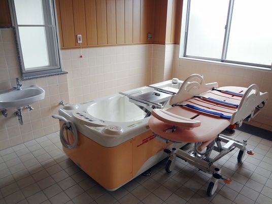 快適で広々とした浴室