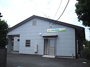 簡素な建物の外観