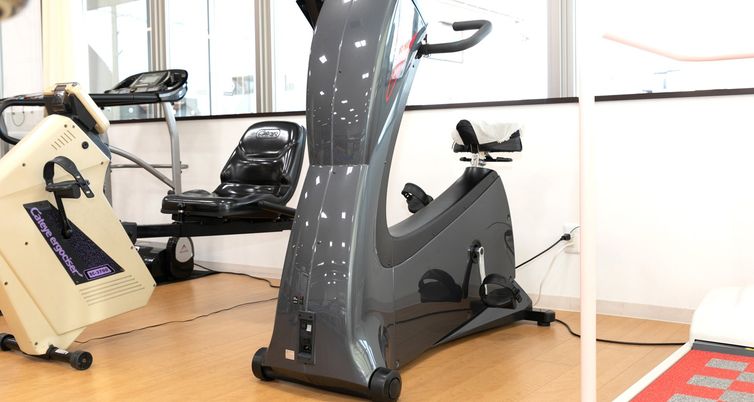 機能訓練室の運動器具