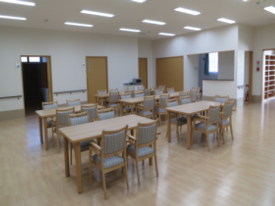 木製家具のダイニングルーム  