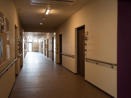廊下の明るい空間
