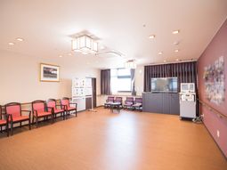 広々とした明るい多目的室