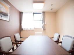 会議室の明るい空間