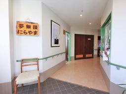 廊下の明るい空間