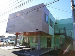 モダンな建物の外観