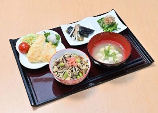 和食定食のお盆
