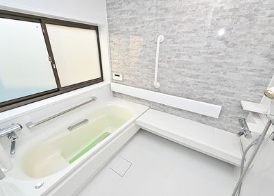 明るい浴室