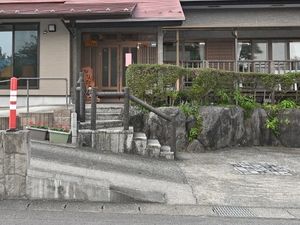 木造の出入口外観  