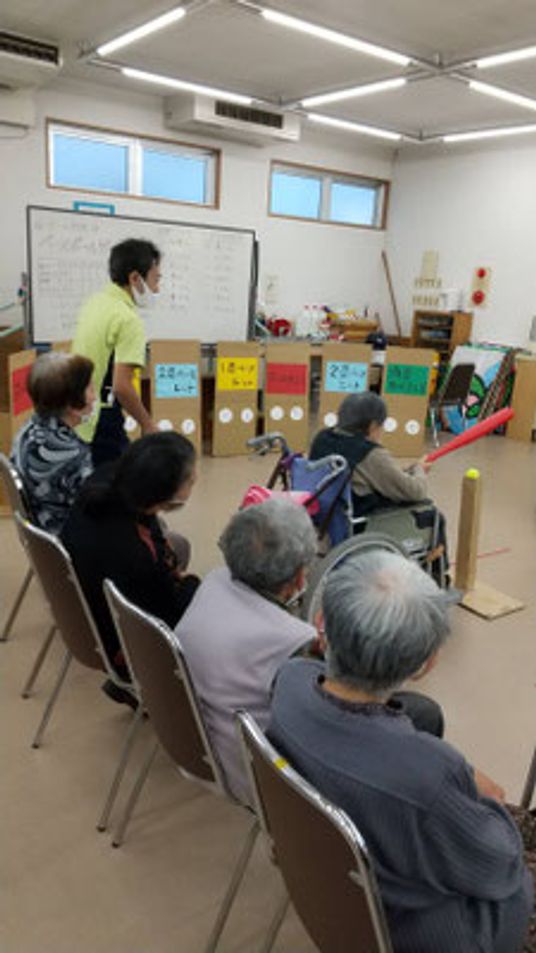 明るい訓練室の様子