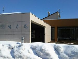 雪景色の建物外観  