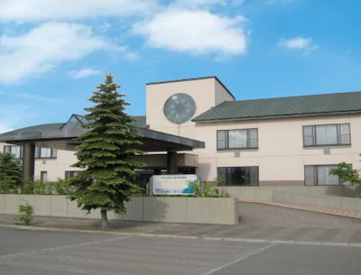 静かな建物の外観