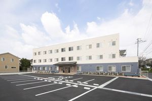 三階建ての建物外観