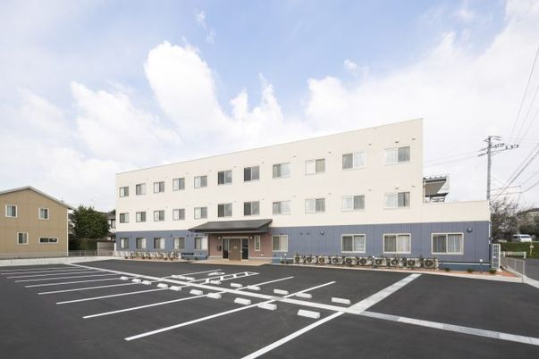 三階建ての建物外観