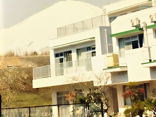 外観の建物前面  