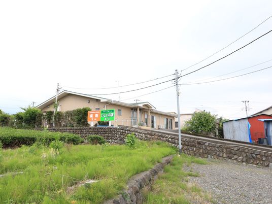 落ち着いた佇まいの外観