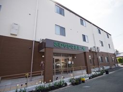 清潔感のある建物エントランス