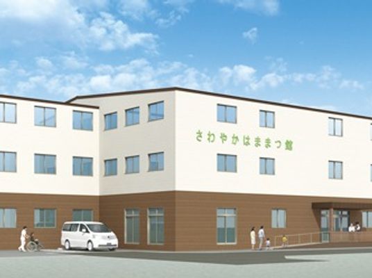 明るい日差しの外観