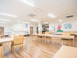 明るい食堂の様子